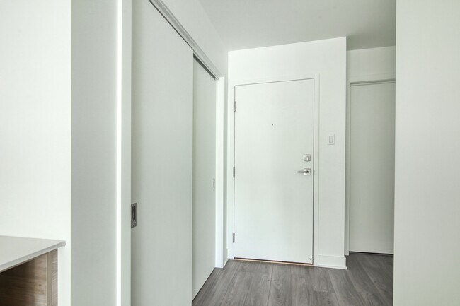 Building Photo - 9675 Av. Papineau