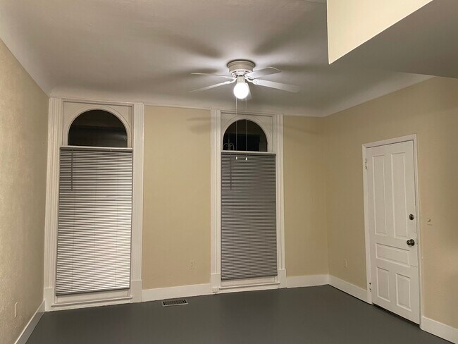 Foto del edificio - 5920 Kellogg Ave