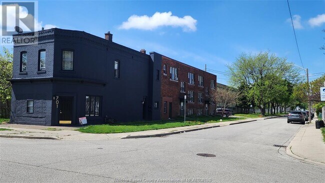 Photo du bâtiment - 701 Marentette Ave