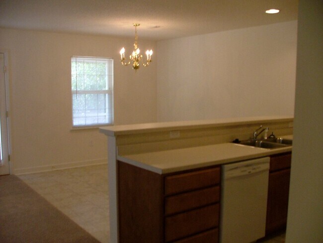 Building Photo - 183 Clusters Cir