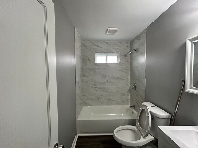 Building Photo - Baltimore - 3 Bedrooms, 1 Bathrooms Available!