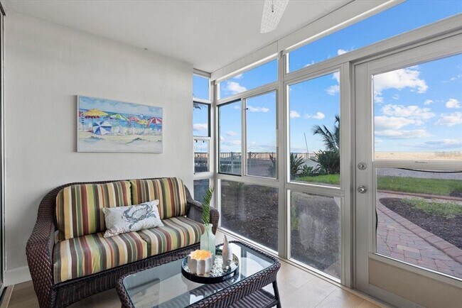 Foto del edificio - 255 The Esplanade N