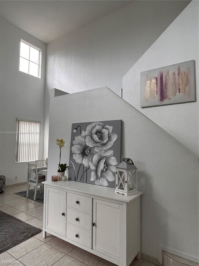 Building Photo - 4 br, 2.5 bath House - 940 Tulip Cir