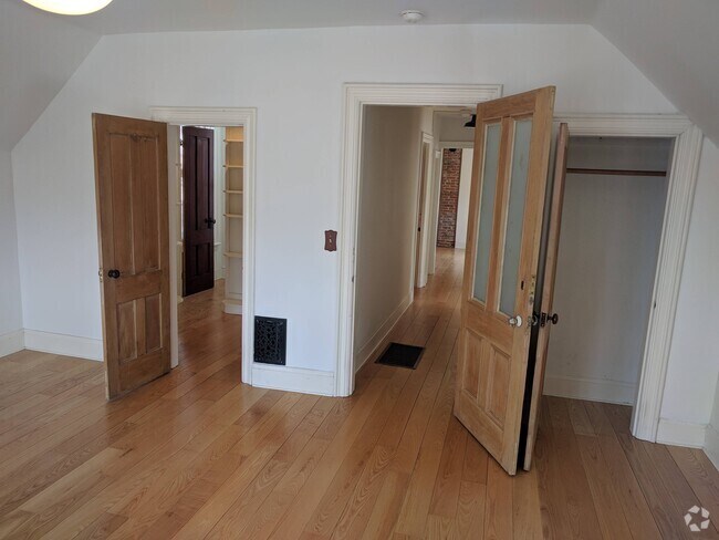 Building Photo - 42 Elmwood Ave