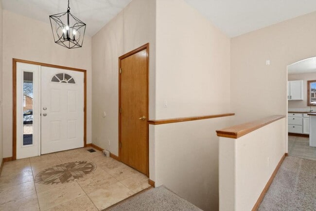 Building Photo - 709 Jay Ave
