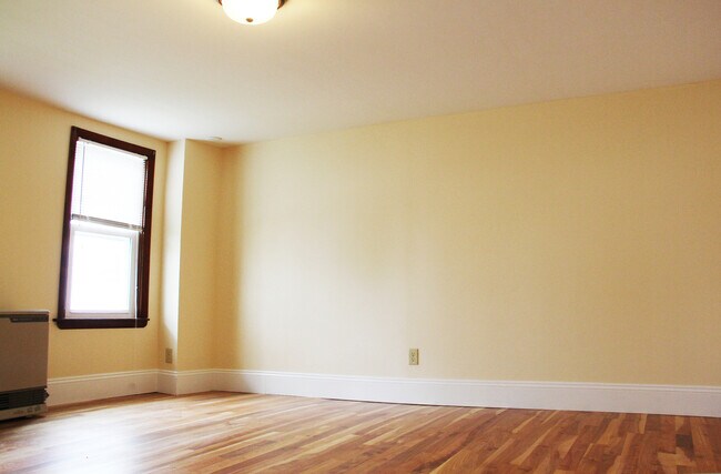 Foto del edificio - 419 Colchester Ave