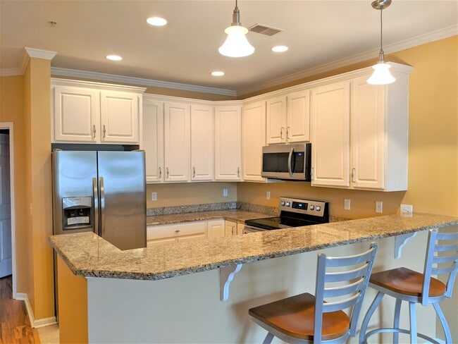 Building Photo - 3872 S Lake Dr