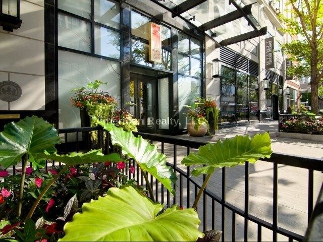 Primary Photo - 222 W Erie St