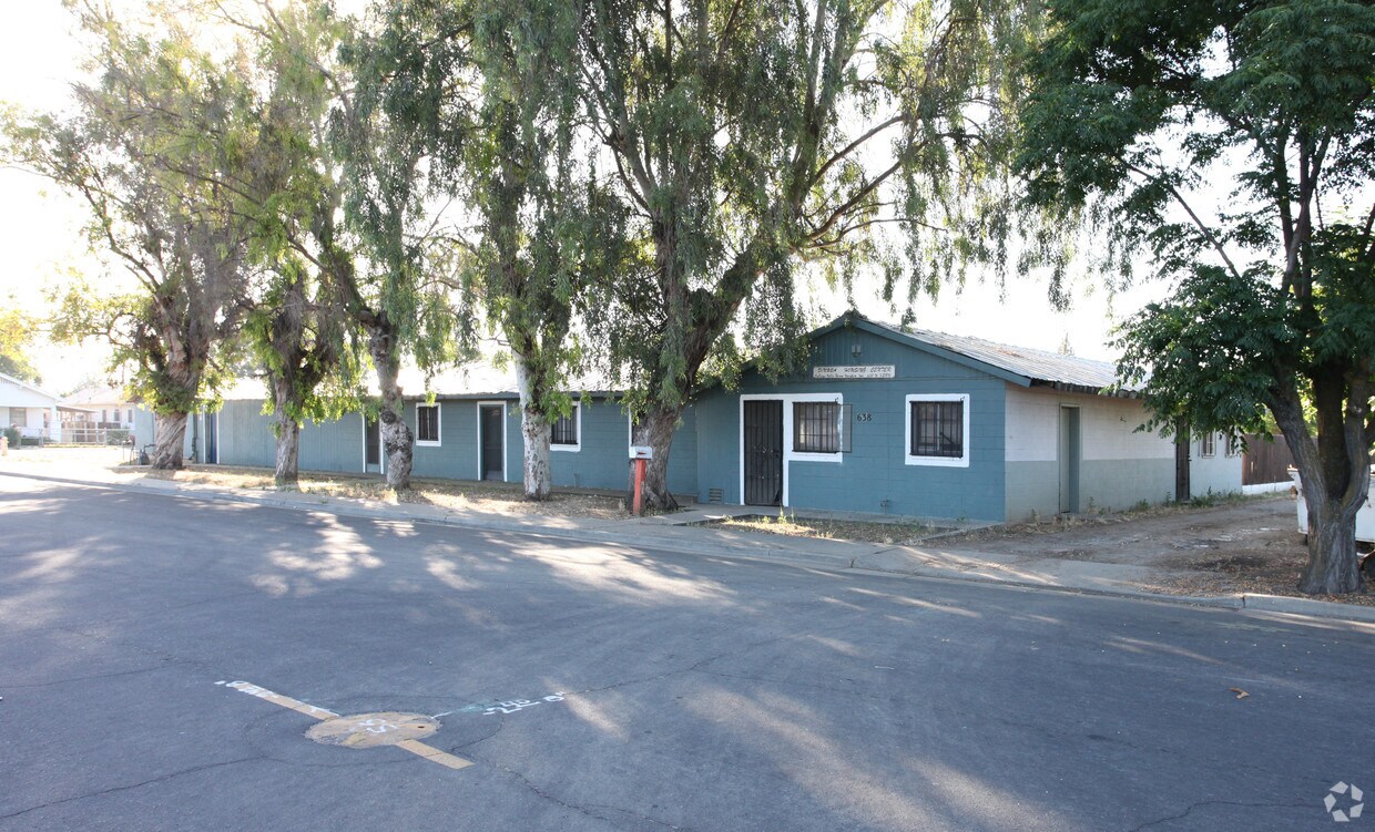 Building Photo - 638 W Kern St