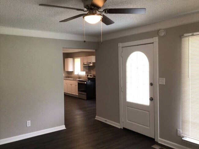 Building Photo - 2093 Knightsbridge Rd