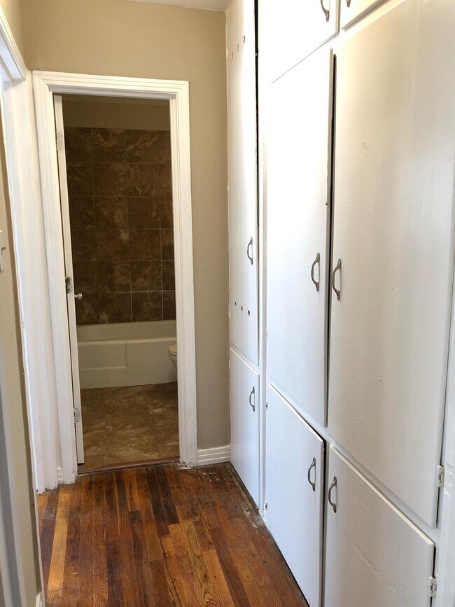 Building Photo - 1926 26th St