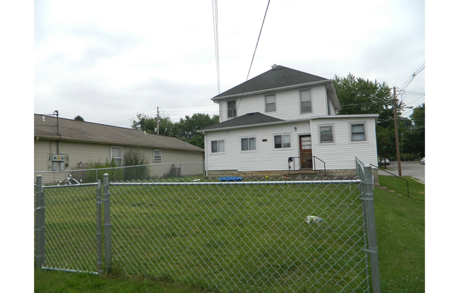 Foto del edificio - 2-Story House, 4Bed/2Bath with Lots of Room, Washer/Dryer. Pet Friendly & Large Yard