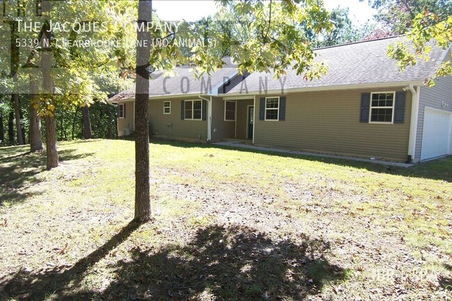 Building Photo - Like New 3 Bedroom, 3 Bath, 2 Car Garage W...