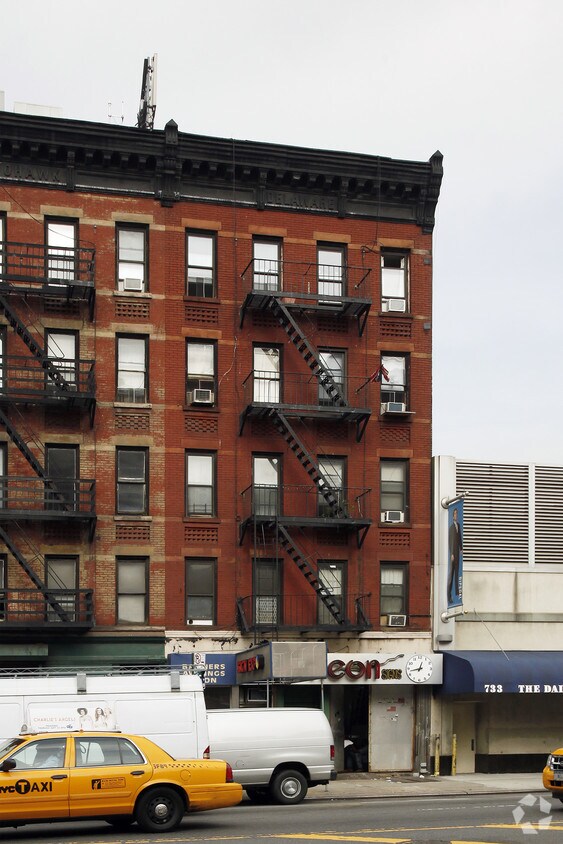 Building Photo - 725 11th Ave