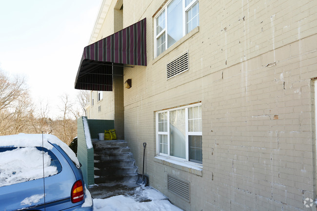 Building Photo - Perry Highway Apartments