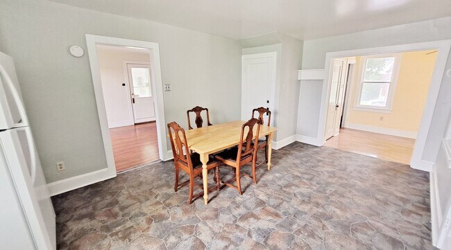 Foto del edificio - 3 Bed / 1 Bath Single Family Home