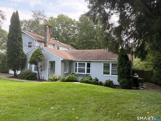 Foto del edificio - 121 Westport Rd