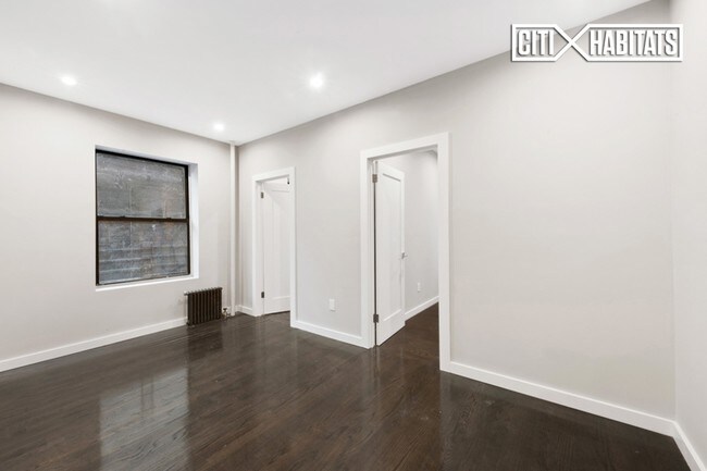 Foto del edificio - 102 E 103rd St