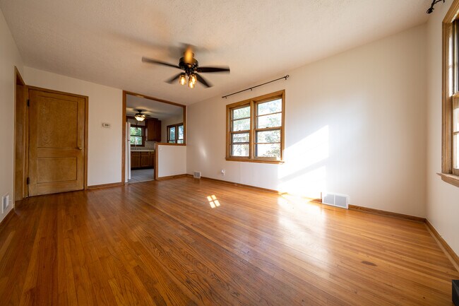 Foto del edificio - 3950 Hubbard Ave N