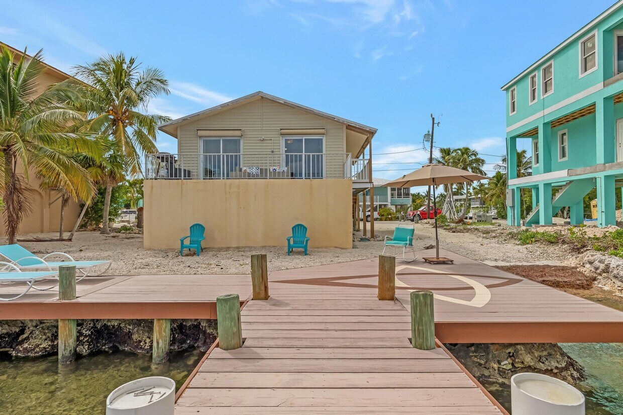 Primary Photo - 757 La Fitte Rd