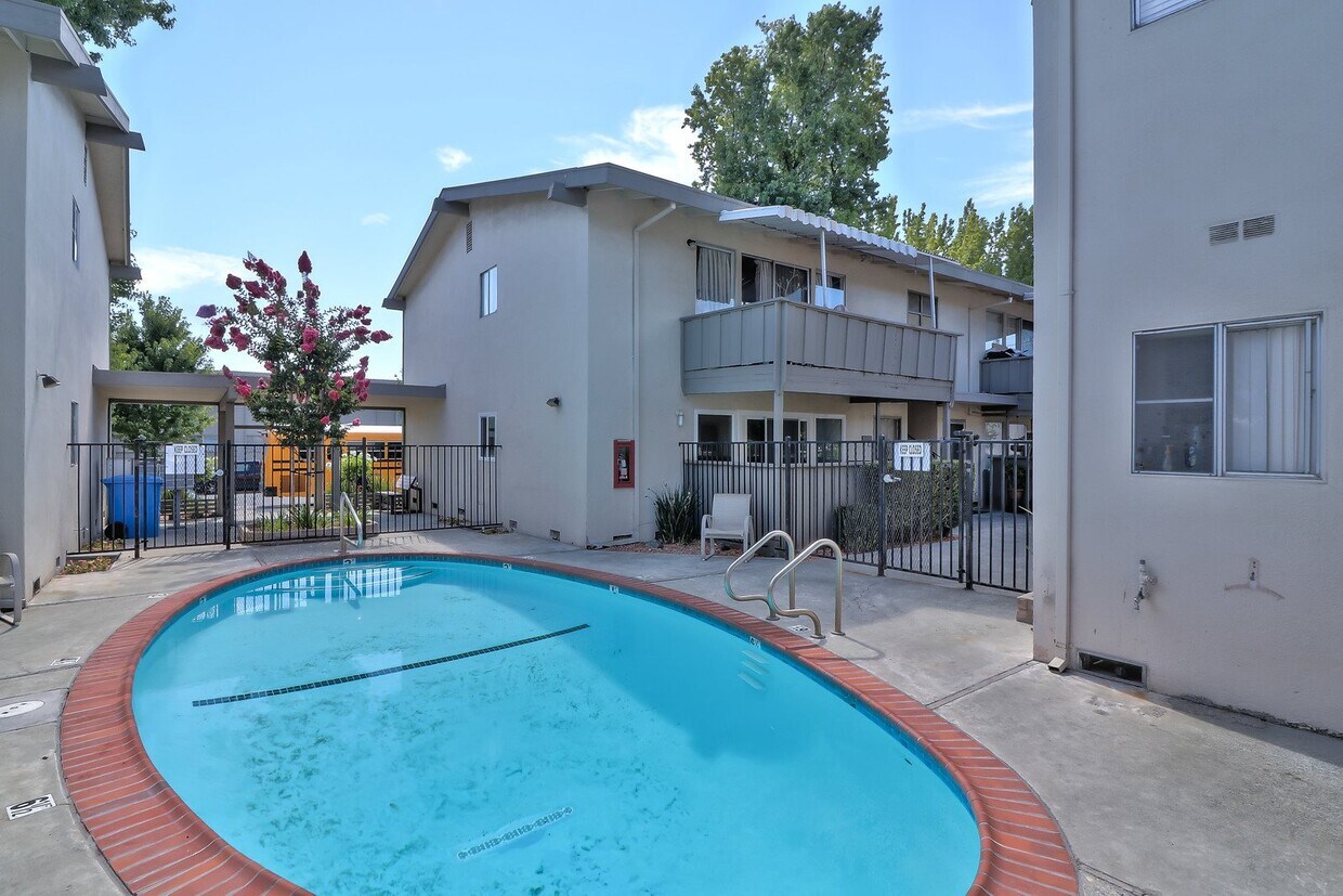 Primary Photo - 1085 Ranchero Way