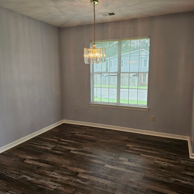 Foto del edificio - Available now MOVE IN SPECIAL HALF OFF FIR...