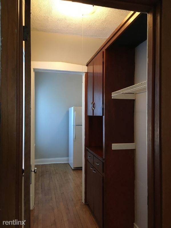Building Photo - 4411 N La Crosse Ave