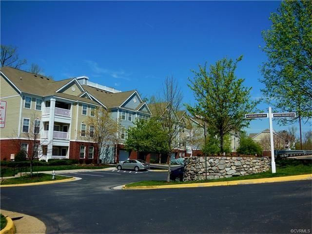 Building view - 624 Bristol Village Dr
