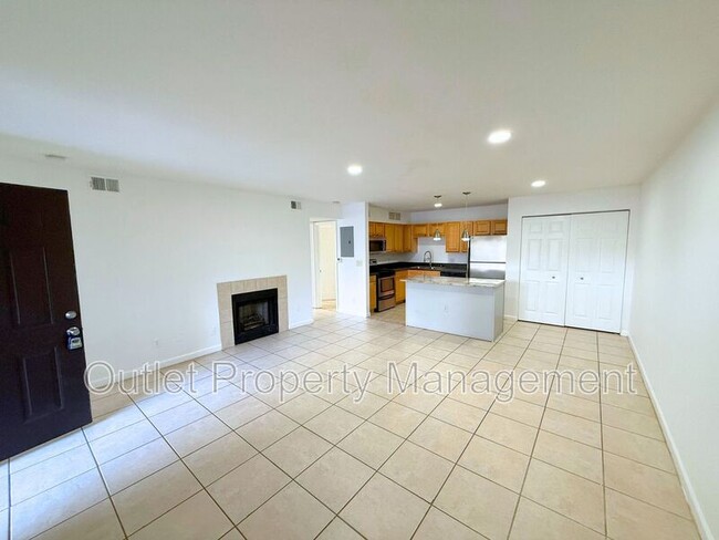 Building Photo - 315 Lakepointe Dr