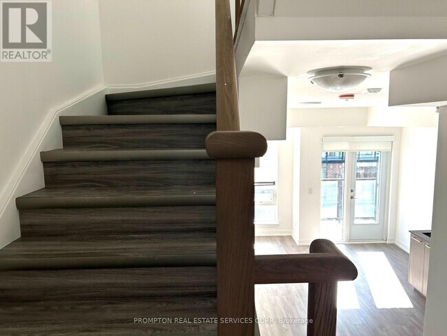 Photo du bâtiment - 871 Sheppard Ave W
