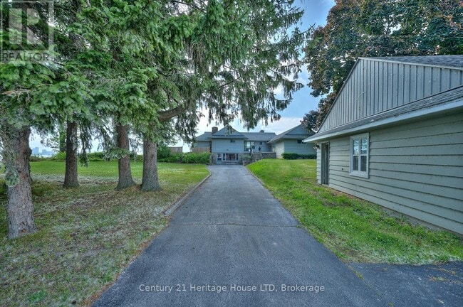 Building Photo - 631 Lakeshore Rd