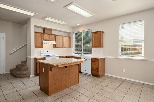 Building Photo - 68 W Bordeaux Ln