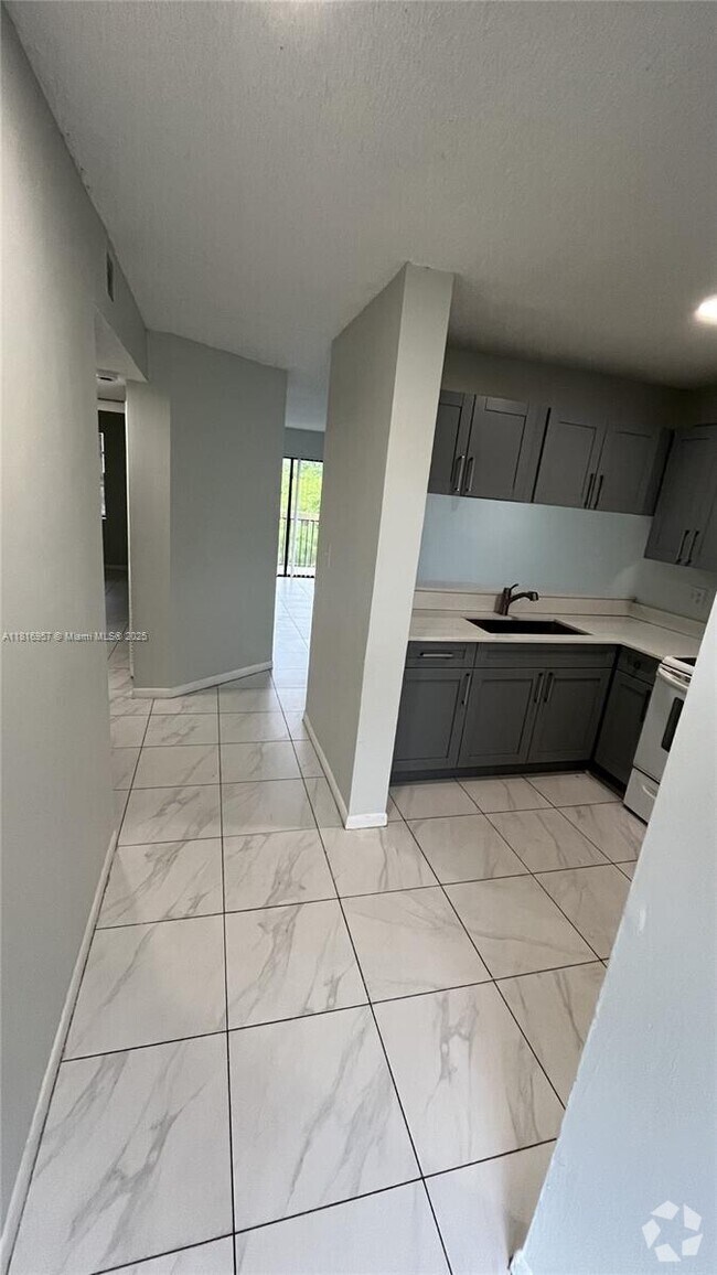 Building Photo - 4016 Lakeside Dr