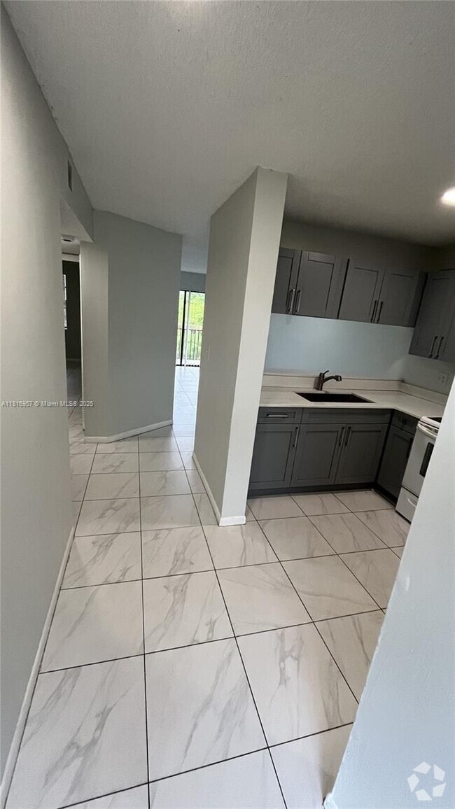 Building Photo - 4016 Lakeside Dr