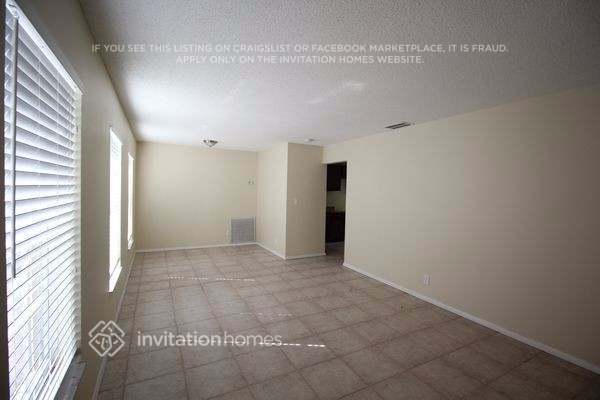 Foto del edificio - 8121 NW 44th Ct