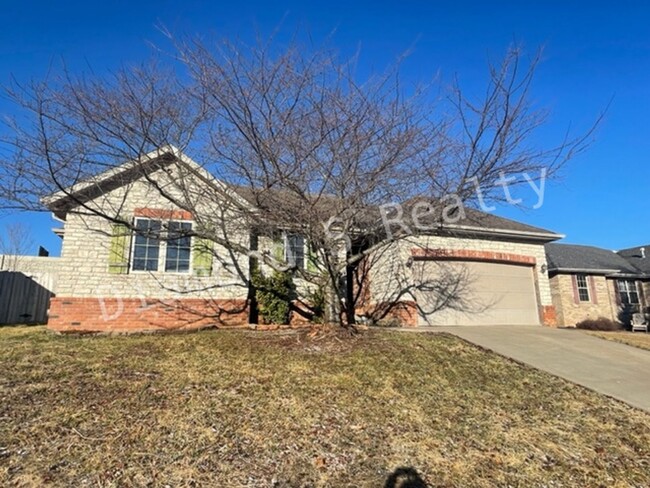 Building Photo - Lovely 3 bedroom home available!  Sequiota...
