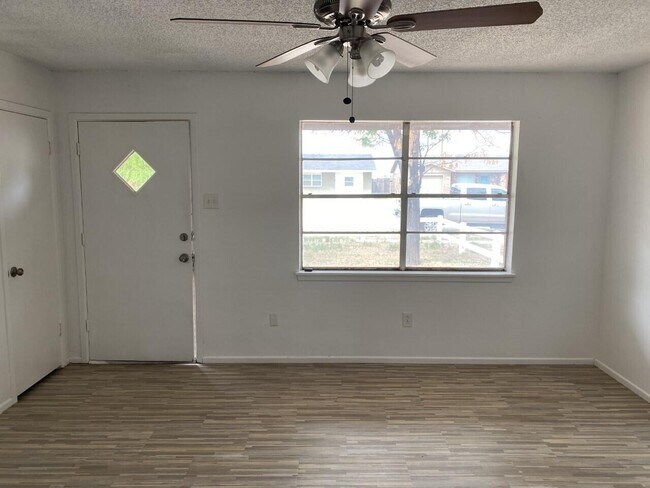 Foto del edificio - 4515 Marshall St
