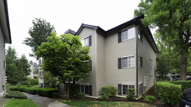 Building Photo - 2 bedroom in Kirkland WA 98033
