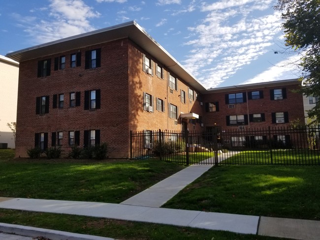 Building Photo - 1215 N Quinn St