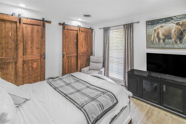 Foto del edificio - 536 Oak Dr