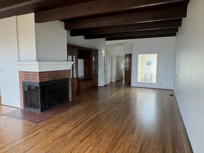 Foto del edificio - EXPANSIVE OCEAN VIEW from 2 balconies, VALUE Price in PDR