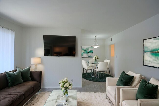 Foto del edificio - 4565 Hazeltine Ave