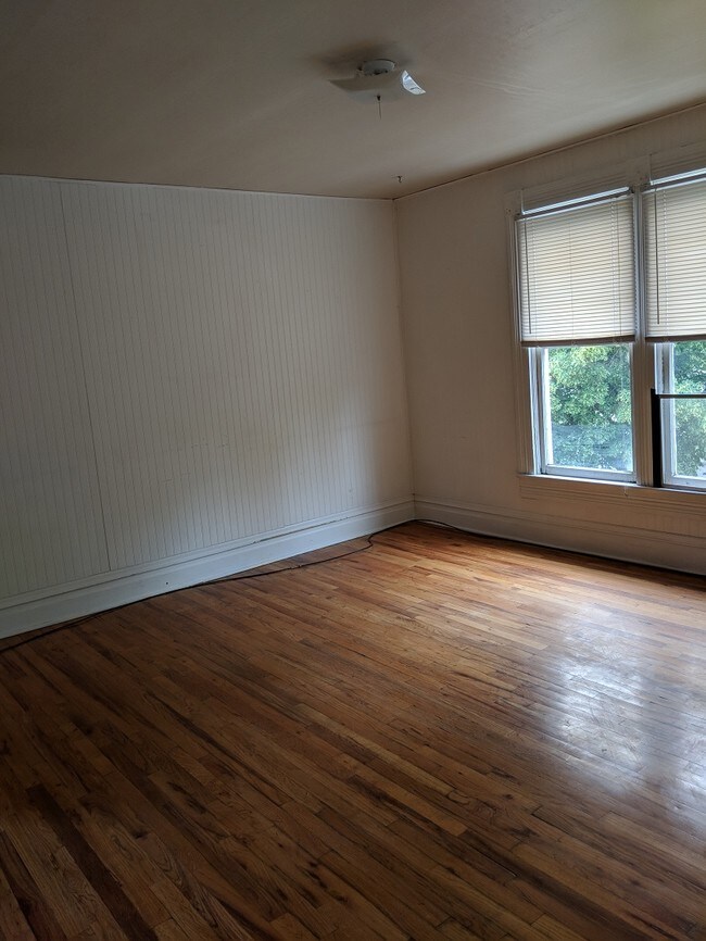 Building Photo - 402 Ouray Ave