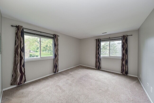 Building Photo - 1424 Stonebridge Cir