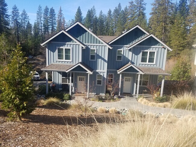 Building Photo - 223 Chief Kelly Dr