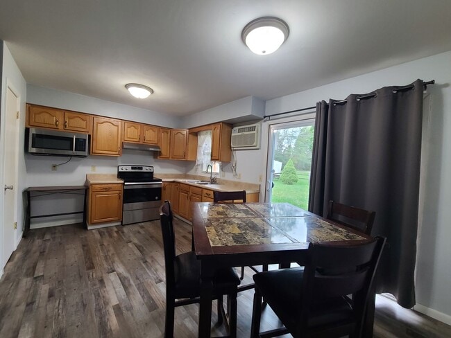 Building Photo - 2195 W Glenlord Rd