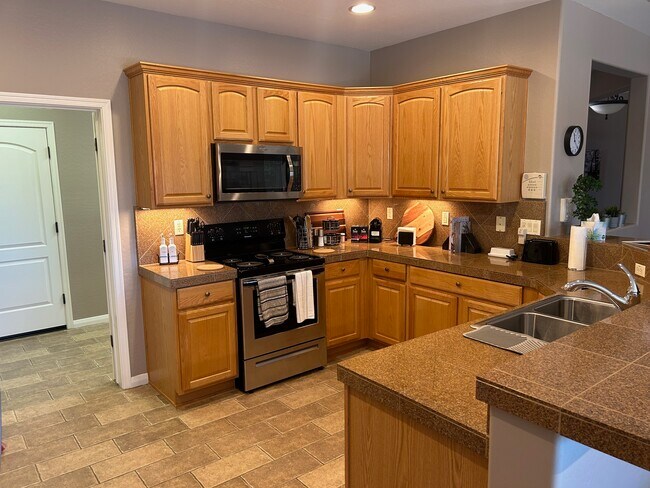 Building Photo - 22617 N Arrellaga Dr