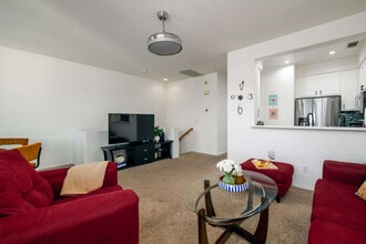 Building Photo - 2983 Paseo Almiar