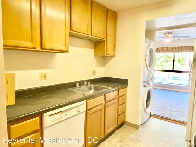 Building Photo - 3 br, 2.5 bath House - 1619 Gainesville St...