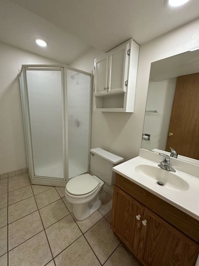 Building Photo - Ellis Avenue Duplex